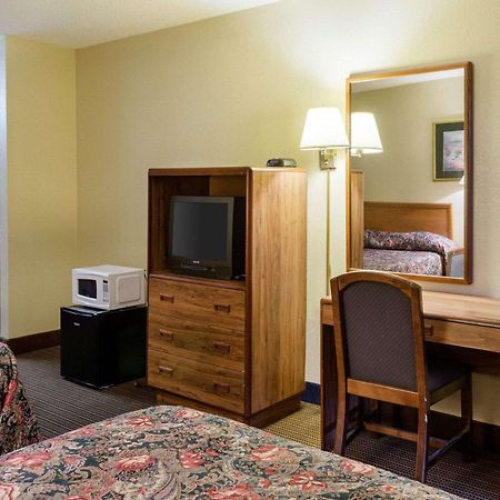 Rodeway Inn Greenwood Exterior foto