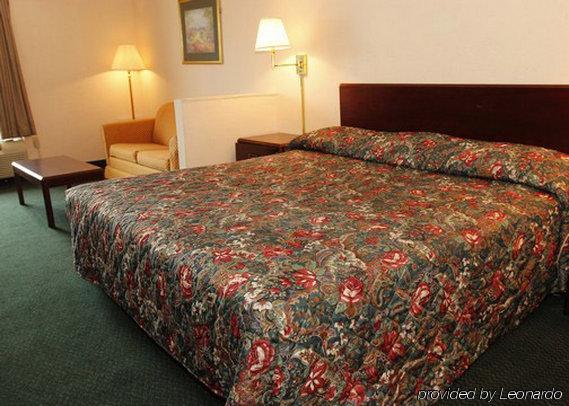 Rodeway Inn Greenwood Habitación foto