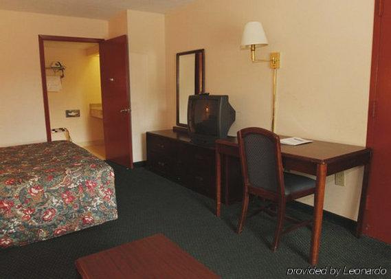 Rodeway Inn Greenwood Habitación foto