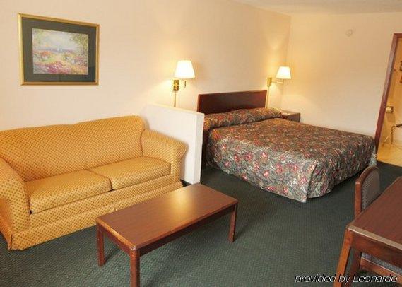 Rodeway Inn Greenwood Habitación foto