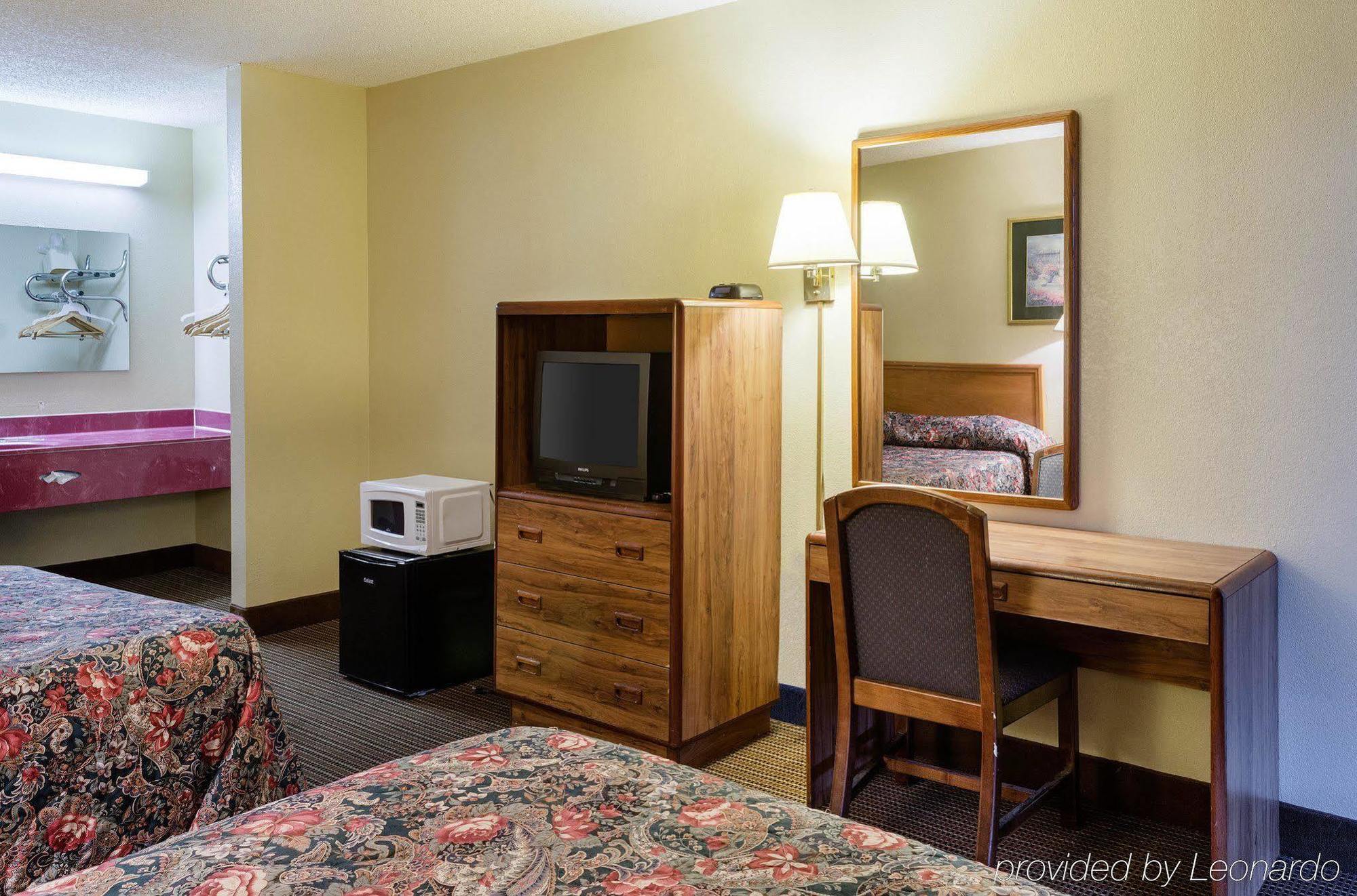 Rodeway Inn Greenwood Exterior foto
